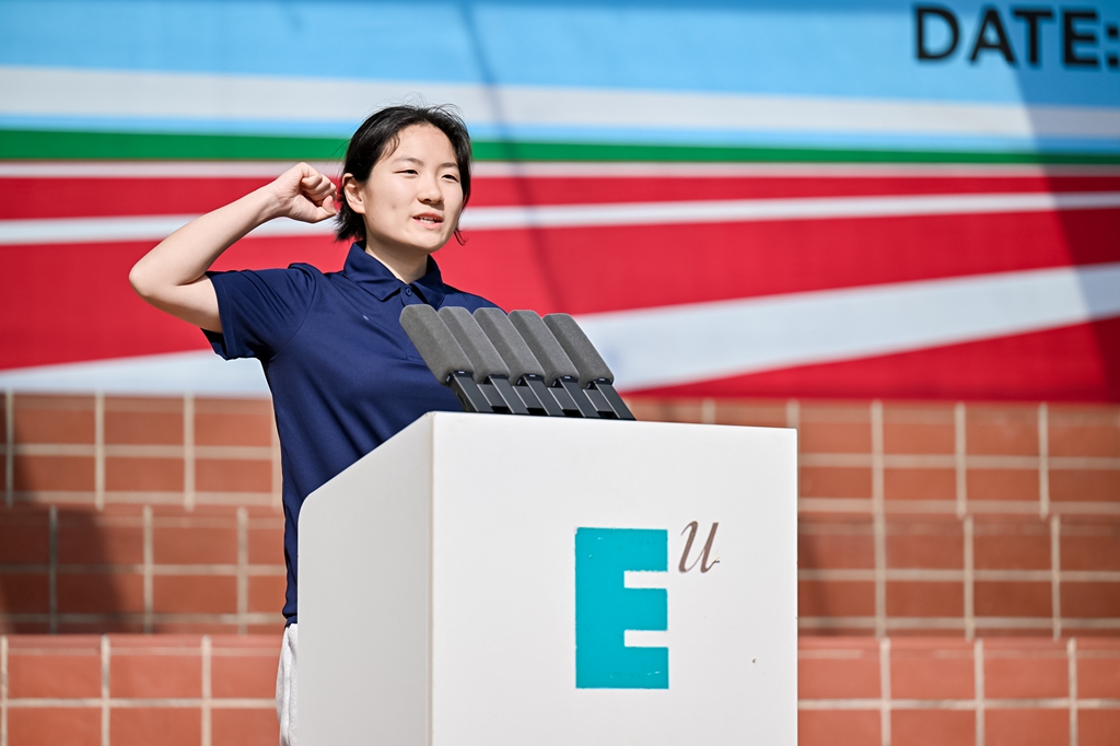 从“野路子”到国家队，她在西安欧亚学院创造“骑”迹