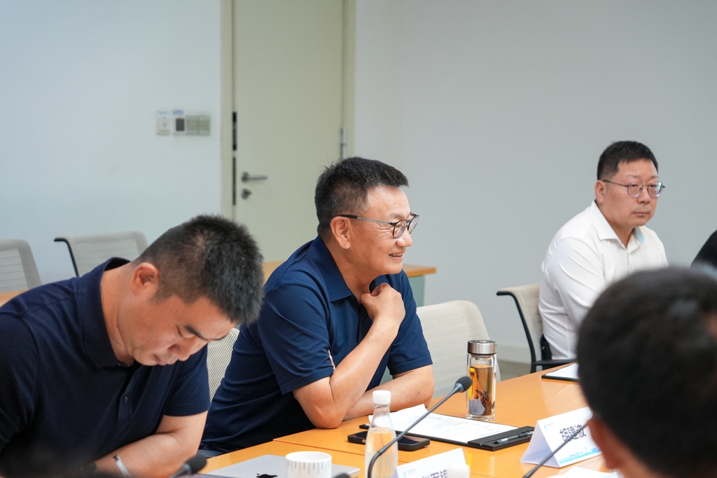 陕西省决策咨询委员会课题组到访西安欧亚学院考察调研