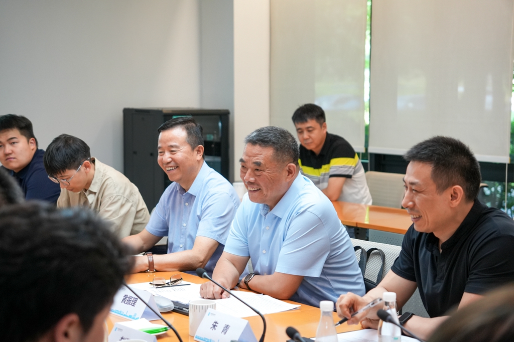 陕西省决策咨询委员会课题组到访西安欧亚学院考察调研