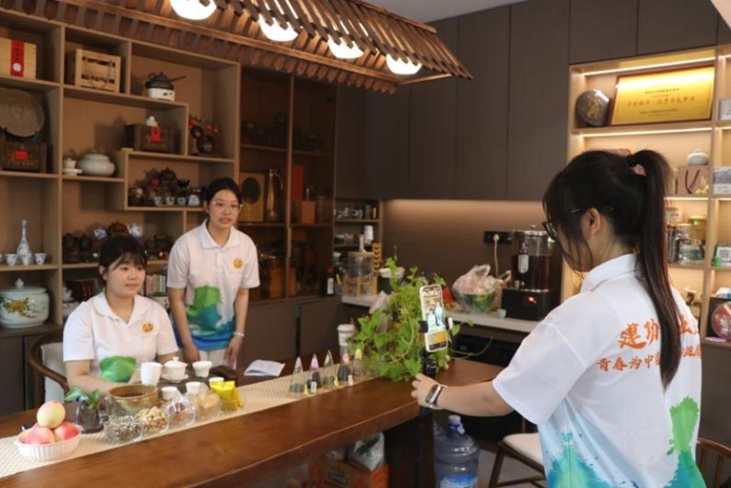 陕财职院茯韵乡传非遗活化实践团赴陕西秦商茶文化推广有限公司调研学习