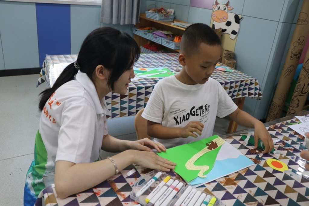 陕财职院茯韵乡传非遗活化实践团走进德蕊幼儿园开展非遗启蒙活动
