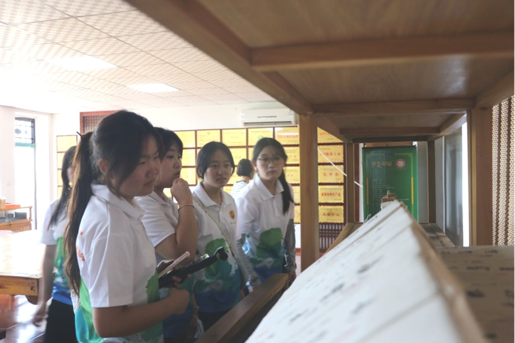 陕财职院茯韵乡传非遗活化实践团走进陕西泾阳百富茯砖茶有限公司开展社会实践活动