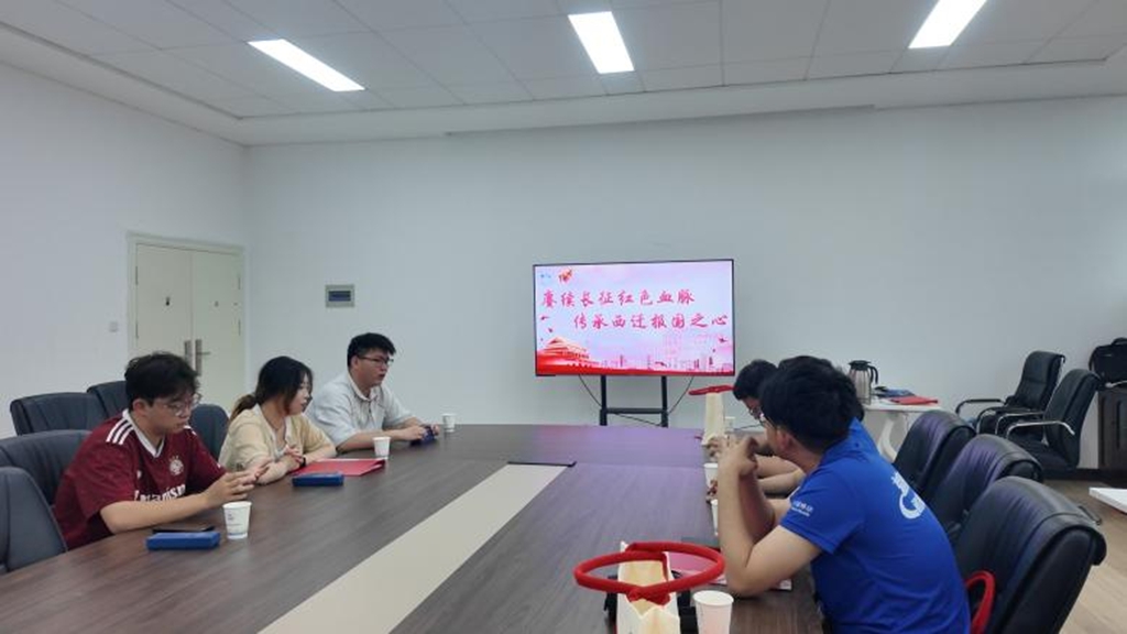 西安交通大学学生微宣讲团赴延安开启暑期社会实践
