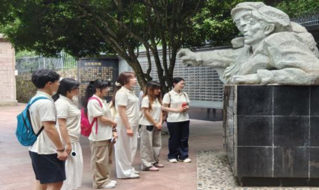 长安大学“循红砺志·通桥黔行”团队赴贵州社会实践纪实