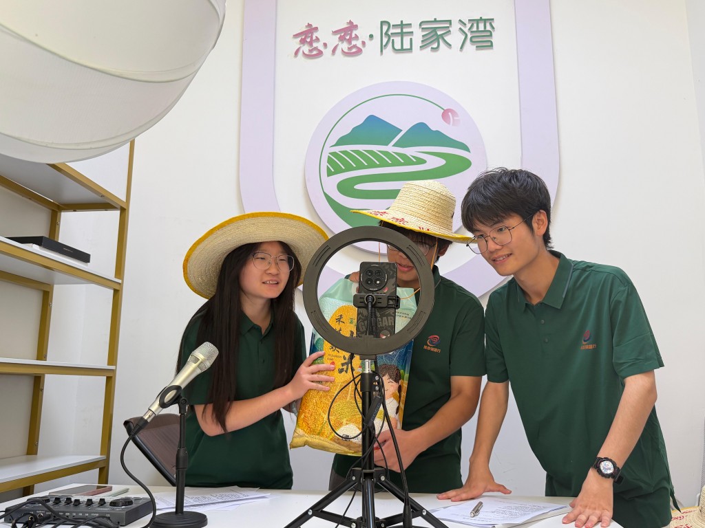 商洛学院“塑乡护土”社会实践团开展暑期系列实践活动