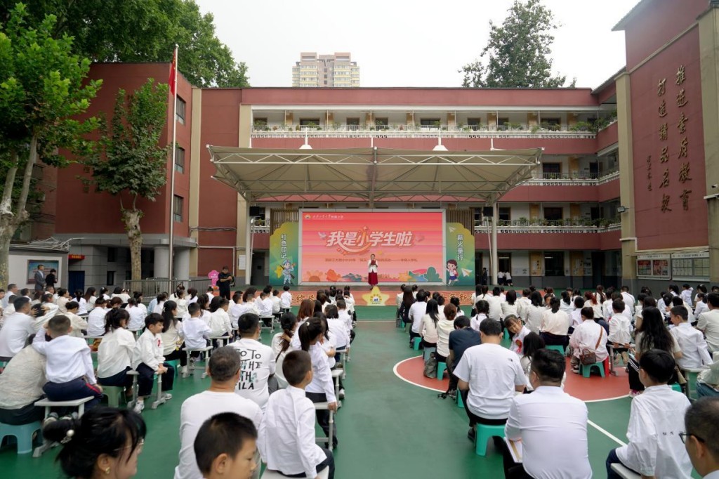 风雨无阻筑梦陕财 青春启航共谱华章——陕西财经职业技术学院2026年“庆双节 迎新生”文艺晚会圆满举行