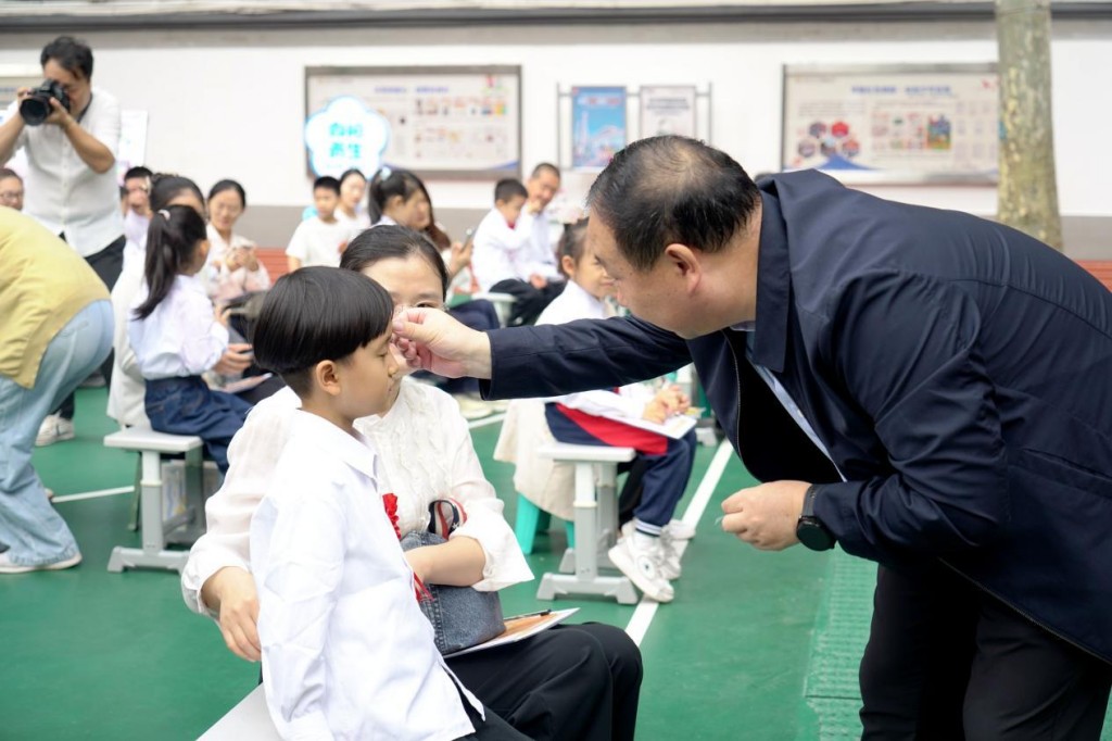 朱砂启智润童心 红色铸魂育新人 西安工业大学附属小学一年级新生入学礼仪式感拉满