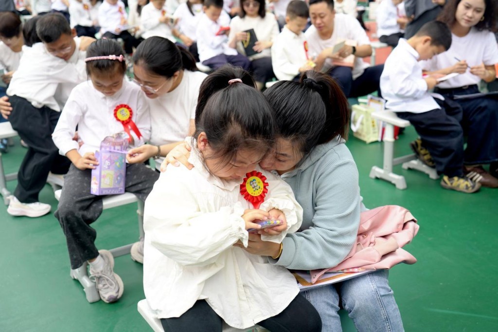 朱砂启智润童心 红色铸魂育新人 西安工业大学附属小学一年级新生入学礼仪式感拉满